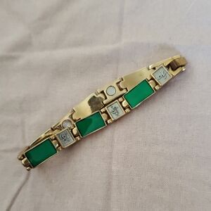 Gold and Green Jade Bracelet with Elegant Design